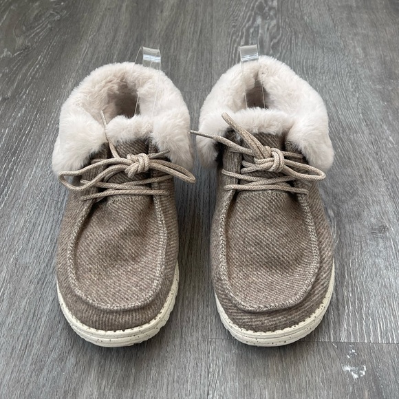 Hey Dude Shoes - Hey Dude Britt Shoes Size 9